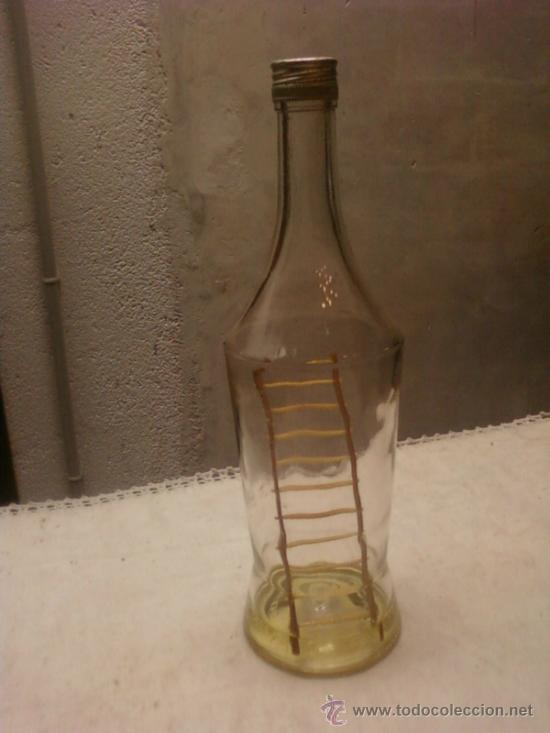 Botellas antiguas: BOTELLA MARIE BRIZARD .VACIA - Foto 1