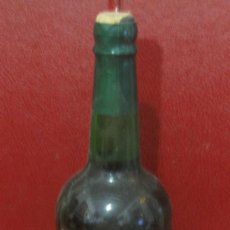 Botellas antiguas: BOTELLA DE VINO FINO LUNCHEON DRY. HARVEYS. JEREZ DE LA FRONTERA. ESPAÑA.