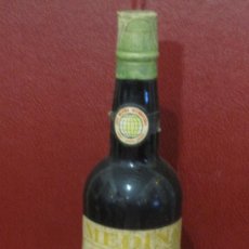 Botellas antiguas: BOTELLA DE VINO MEDINA JEREZ FINO. BODEGA DE JOSÉ MEDINA & Cª, S. A. JEREZ DE LA FRONTERA, CÁDIZ.