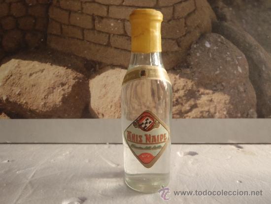 Botellas antiguas: BOTELLIN DE ANIS NAIPE - Foto 1