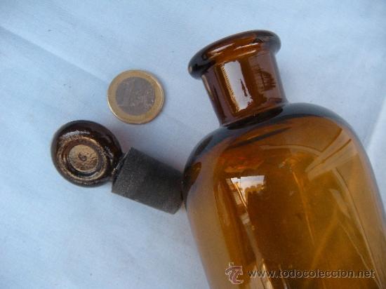 Botellas antiguas: PEQUE&Ntilde;A BOTELLA DE LABORATORIO - Foto 1