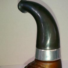 Botellas antiguas: MAGNIFICA BOTELLA DE COLONIA DE LA MARCA AVON CON LA CABEZA DE UN PERRO. Lote 39022893