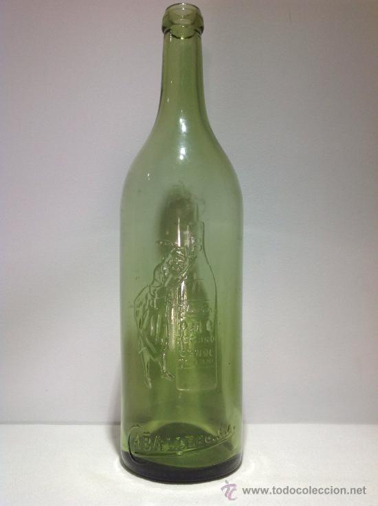 Botellas antiguas: BOTELLA CO&Ntilde;AC CABALLERO LETRAS EN RELIEVE Y ESCUDO - Foto 1