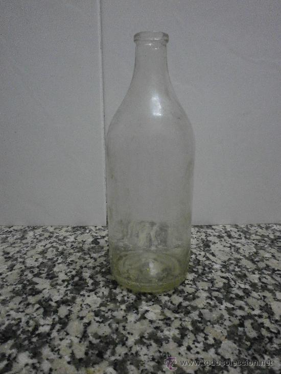 Botellas antiguas: BOTELLA RON NEGUS LETRAS EN RELIEVE - Foto 1