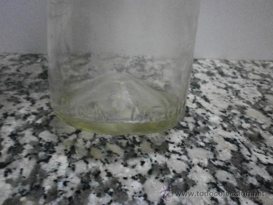 Botellas antiguas: BOTELLA RON NEGUS LETRAS EN RELIEVE - Foto 2