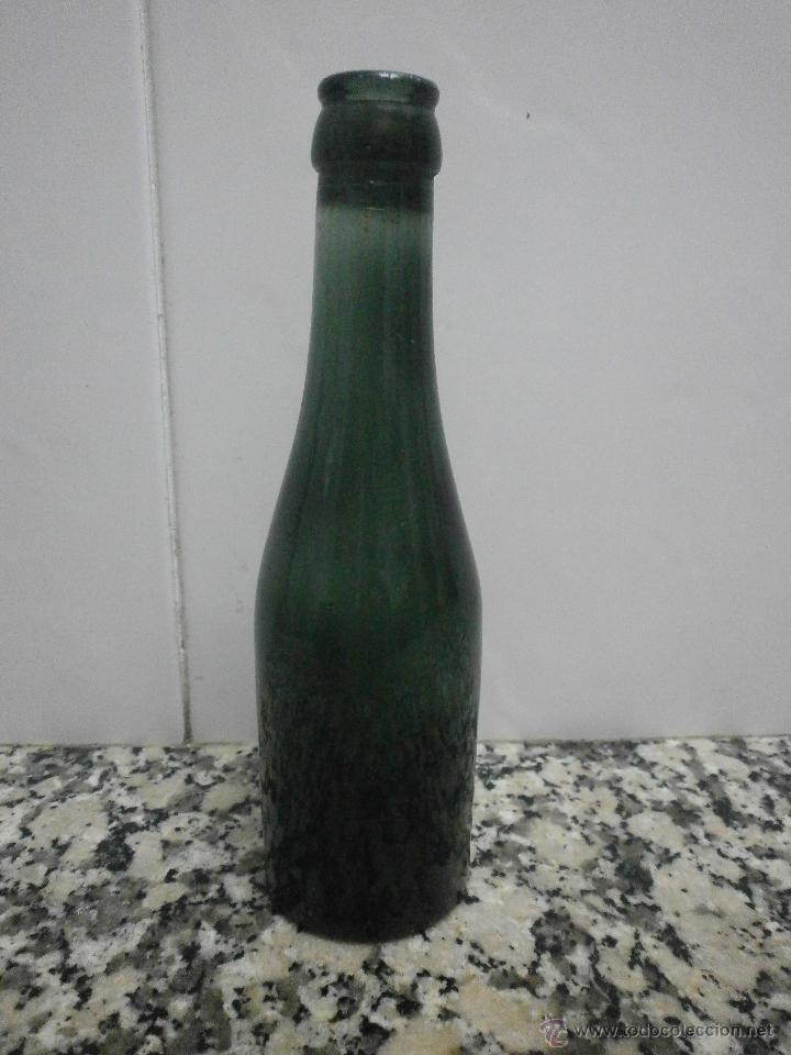 Botellas antiguas: ANTIGUO BOTELLIN CRISTAL VERDE MARCA EN LA BASE - Foto 1