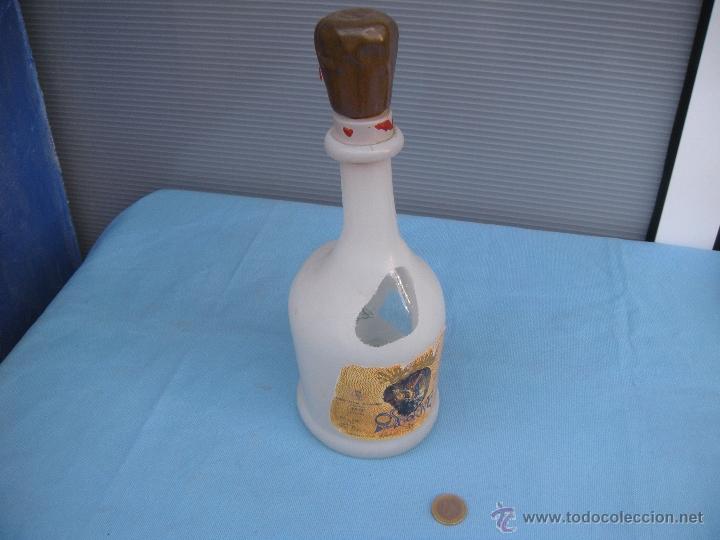 Botellas antiguas: BOTELLA BRANDY CONDE DE OSBORNE. BOTELLA DE DAL&Iacute;. - Foto 1