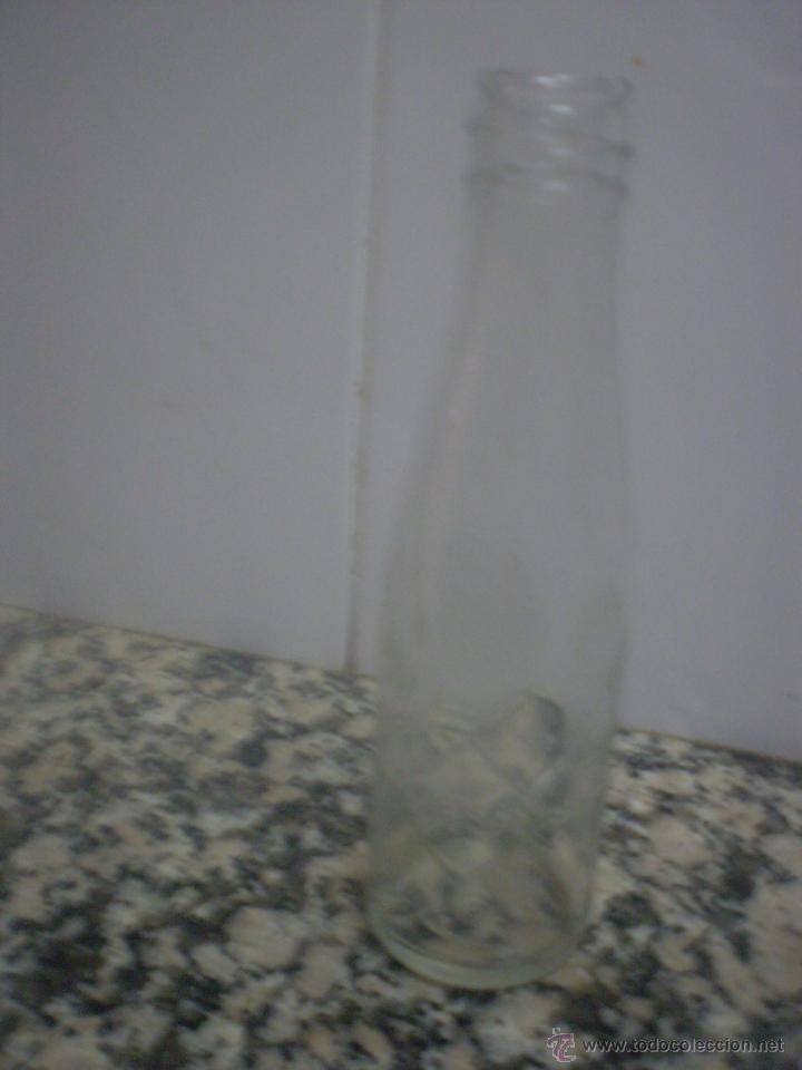 Botellas antiguas: BOTELLA DE MUSA RELIEVE - Foto 1