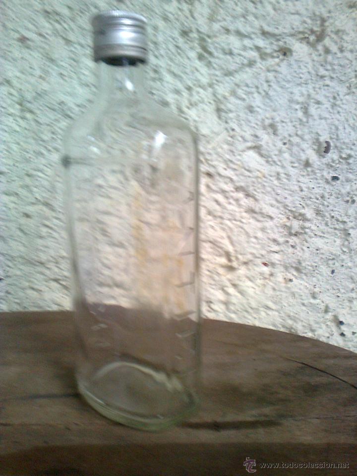 Botellas antiguas: BOTELLA ANTICH LETRAS EN RELIEVE EN LOS LADOS - Foto 1