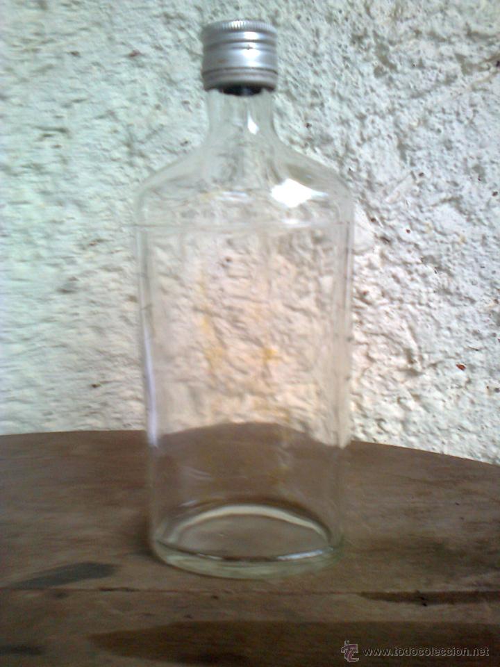 Botellas antiguas: BOTELLA ANTICH LETRAS EN RELIEVE EN LOS LADOS - Foto 2