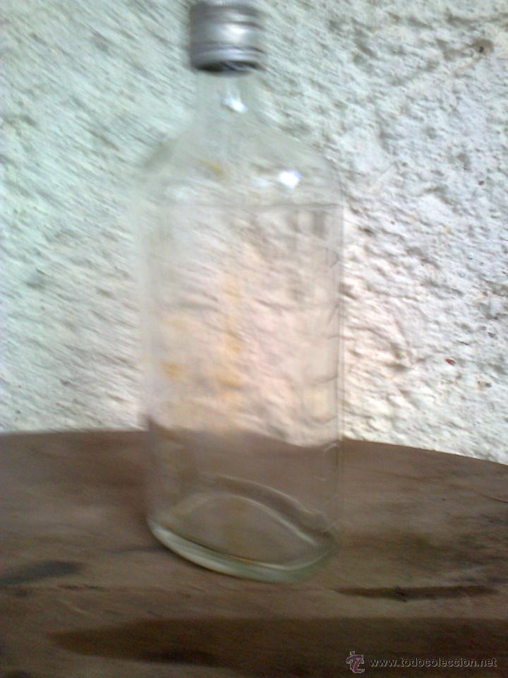Botellas antiguas: BOTELLA ANTICH LETRAS EN RELIEVE EN LOS LADOS - Foto 3