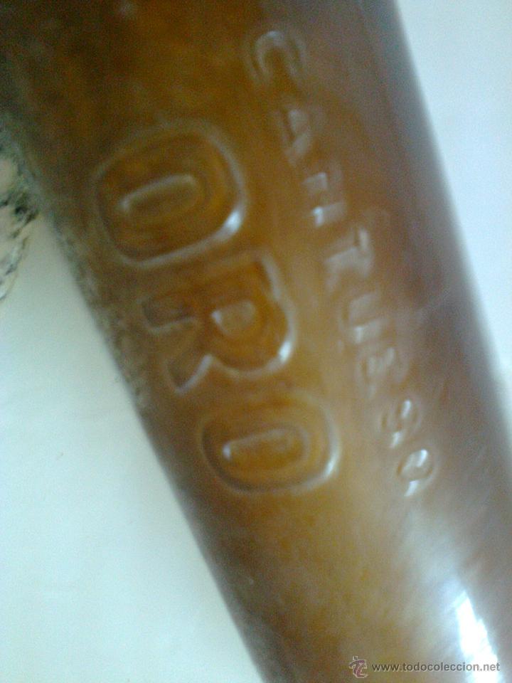 Botellas antiguas: BOTELLA CANTUESO ORO LETRAS EN RELIEVE - Foto 2