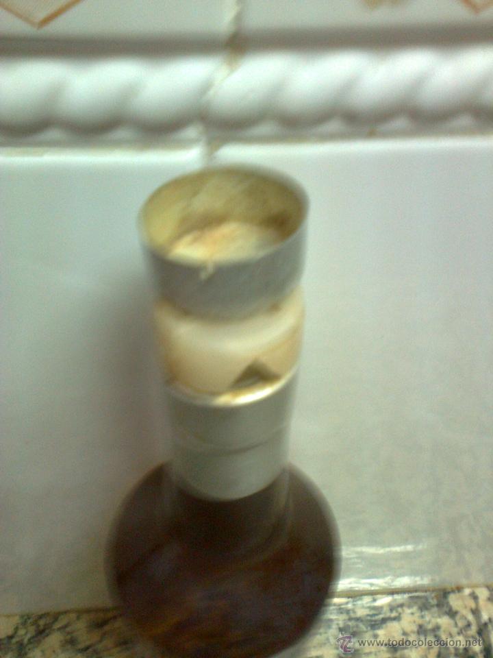 Botellas antiguas: BOTELLA CANTUESO ORO LETRAS EN RELIEVE - Foto 3