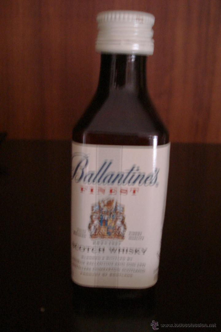 Botellas antiguas: Botellin de Whisky Ballantines - Foto 1