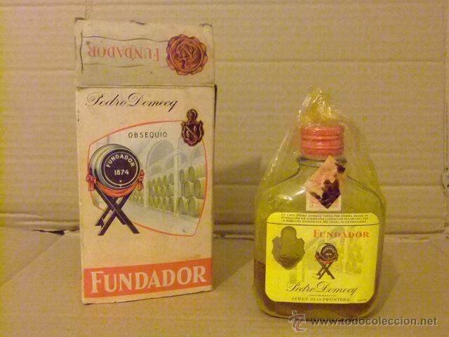 Botellas antiguas: BOTELLA PETACA DE FUNDADOR BRANDY PETACA - Foto 2