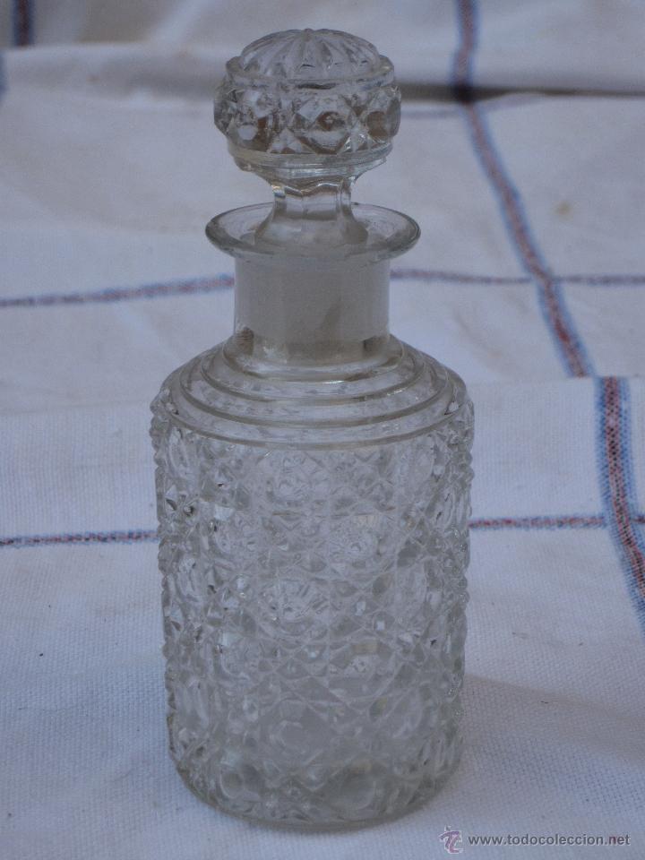Botellas antiguas: FRASCO ANTIGUO EN CRISTAL TALLADO. - Foto 2