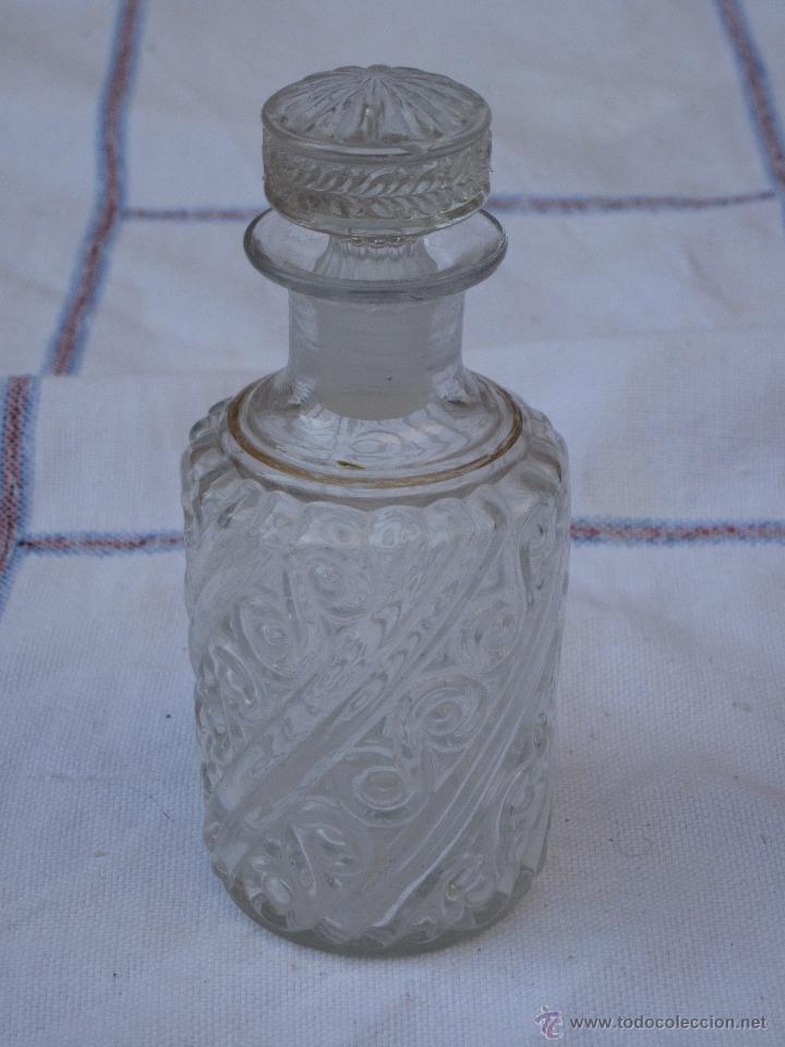 Botellas antiguas: FRASCO ANTIGUO EN CRISTAL TALLADO. - Foto 1