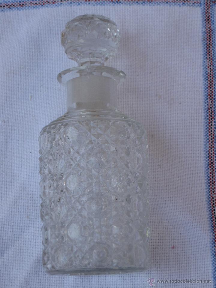Botellas antiguas: FRASCO ANTIGUO EN CRISTAL TALLADO. - Foto 2