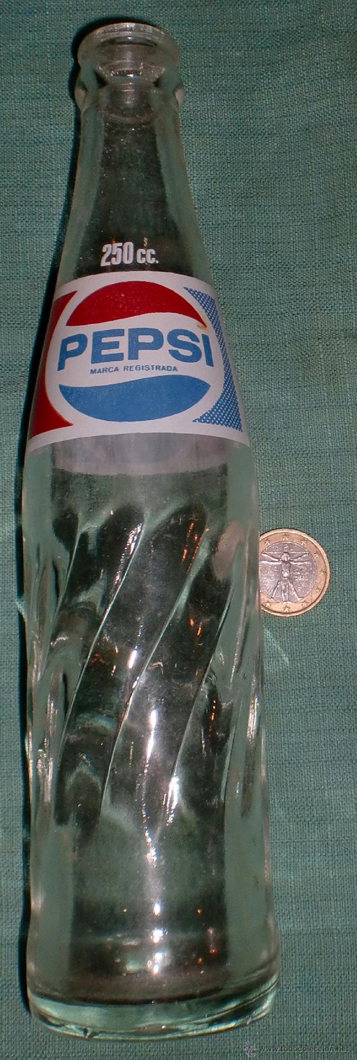 Botellas antiguas: Botella de pepsi 250cc serigrafiada - Foto 1