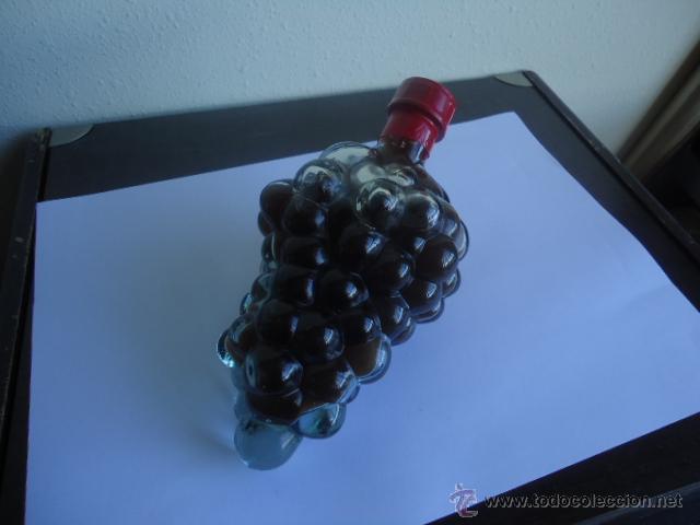 Botellas antiguas: botella de moscatel racimo de uvas - Foto 1