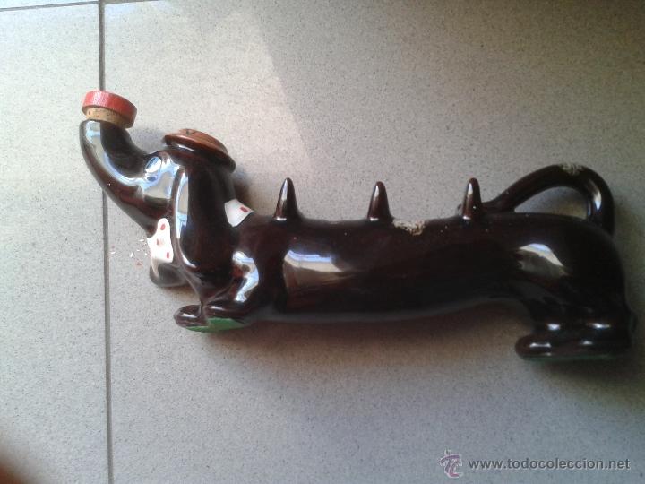 Botellas antiguas: Botella con forma de perro salchicha - Foto 1