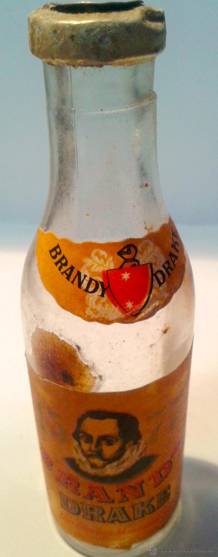 Botellas antiguas: MINI BOTELLA-BRANDY DRAKE LAS BOTELLA ESTA EVAPORADA- - Foto 1