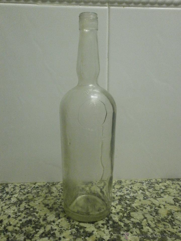 Botellas antiguas: ANTIGUA BOTELLA DE CHARTREUSE. RELIEVE - Foto 1
