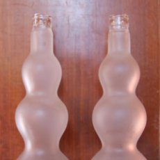 Botellas antiguas: PAREJA DE ORIGINALES BOTELLAS DE CRISTAL OPACO – IDEALES PARA DECORACION, PIE DE LAMPARA, COLECCIÓN…