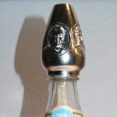 Botellas antiguas: ANTIGUA BOTELLA - LICOR DE HIERBAS TÍPICAS MALORQUINAS - DESTILERÍAS MOREY, S.A. - 4 PESETAS ÚNICA. Lote 41749110