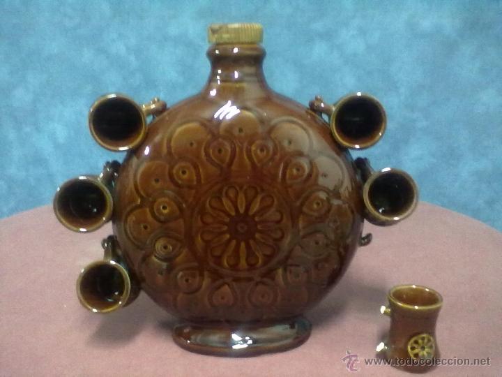 Botellas antiguas: BOTELLA CERAMICA CON SEIS JARRITAS - Foto 1