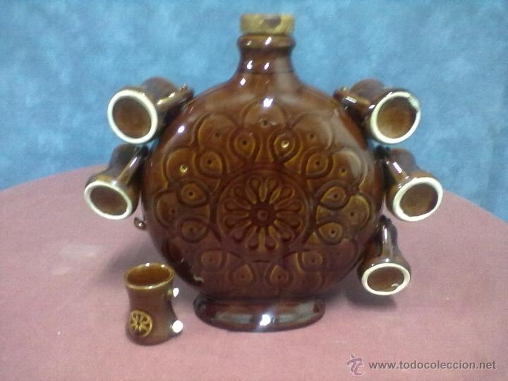 Botellas antiguas: BOTELLA CERAMICA CON SEIS JARRITAS - Foto 2
