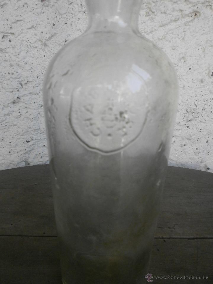 Botellas antiguas: ANTIGUA BOTELLA DE CHARTREUSE. RELIEVE - Foto 2