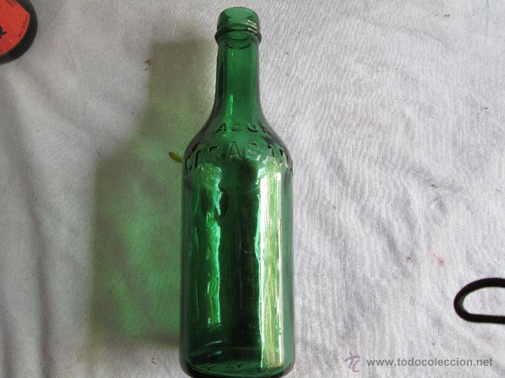 Botellas antiguas: Botella agua de caraba&ntilde;a. - Foto 1