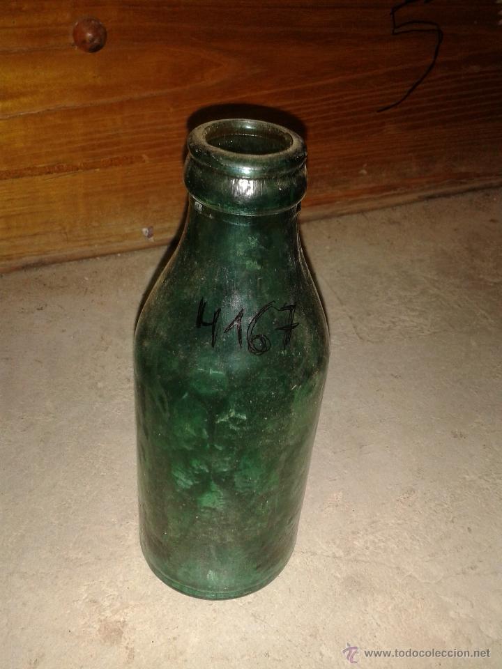 Botellas antiguas: Botella de leche antigua - Foto 1