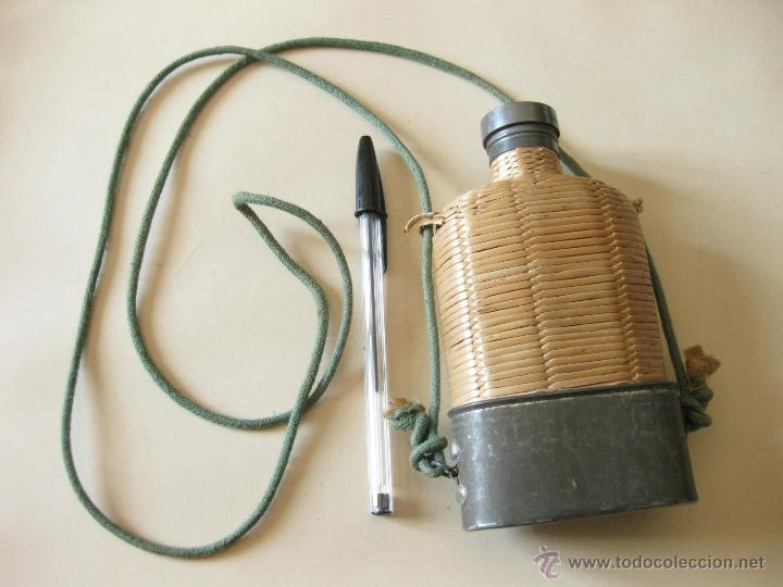 Botellas antiguas: Botella con vaso para viaje o excursi&oacute;n. - Foto 1