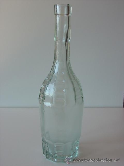 Botellas antiguas: Original botella en relieve - Foto 1