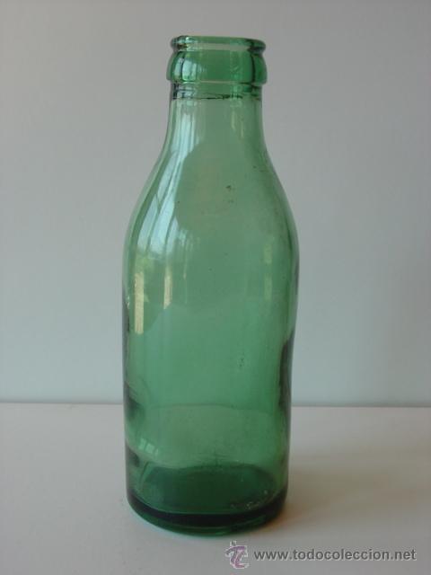 Botellas antiguas: Antigua botella artesanal en verde - Foto 1