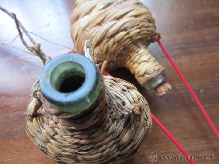 Botellas antiguas: garrafa forrada de enea - Foto 2