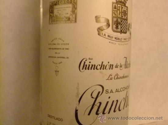Botellas antiguas: ANIS CHINCHON BOTELLA PRECINTADA Y LLENA UN LITRO - Foto 2
