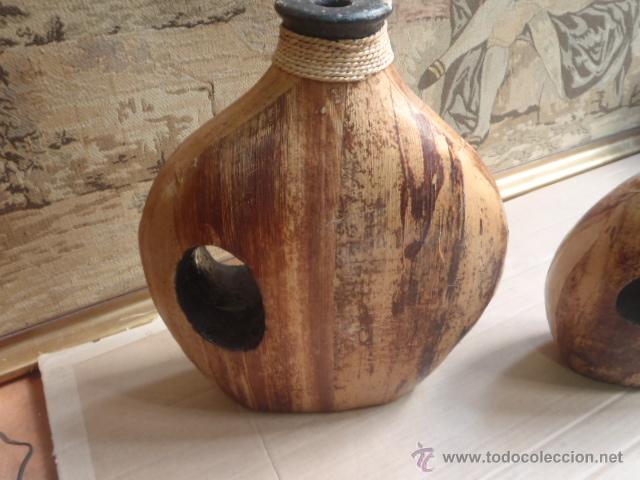 Botellas antiguas: 3 GARRAFAS,BOTELLAS, CANTIMPLORAS, EN MADERA. - Foto 1