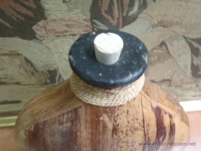 Botellas antiguas: 3 GARRAFAS,BOTELLAS, CANTIMPLORAS, EN MADERA. - Foto 3