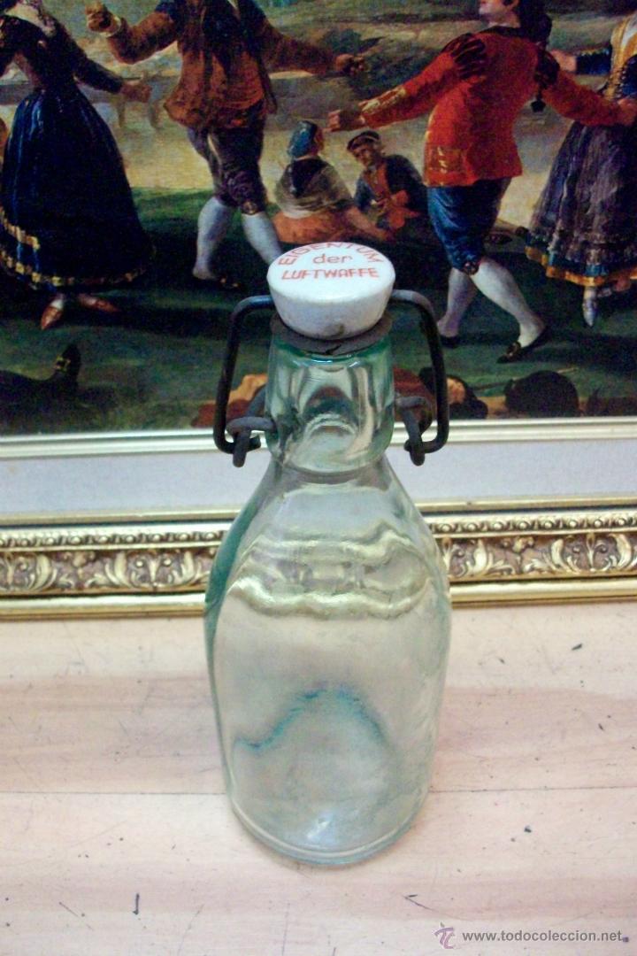Botellas antiguas: ANTIGUA BOTELLA DE LA EIGENTUM DER LUFTWAFFE - Foto 1