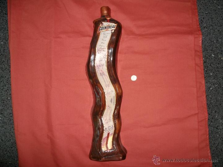 Botellas antiguas: ART&Iacute;STICA BOTELLA PROMOCIONAL COINTREAU - Foto 1