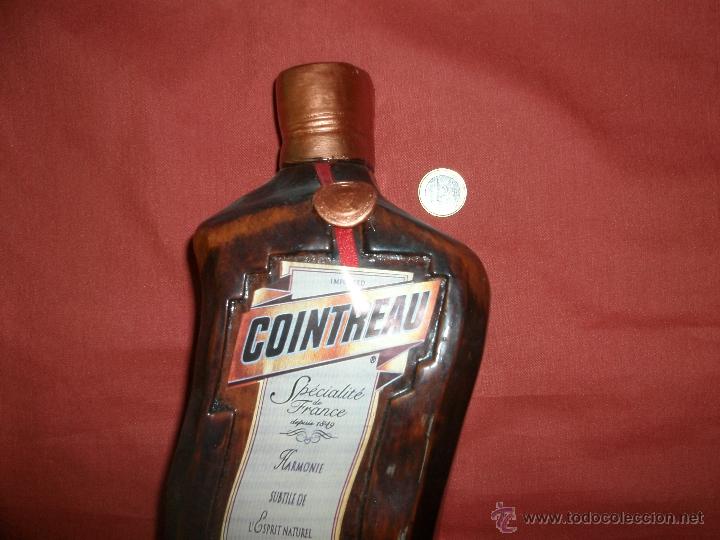 Botellas antiguas: ART&Iacute;STICA BOTELLA PROMOCIONAL COINTREAU - Foto 2