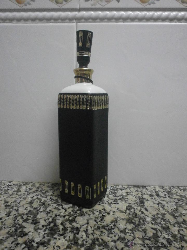 Botellas antiguas: BOTELLA PORCELADA WHISKY FORRADA - Foto 3