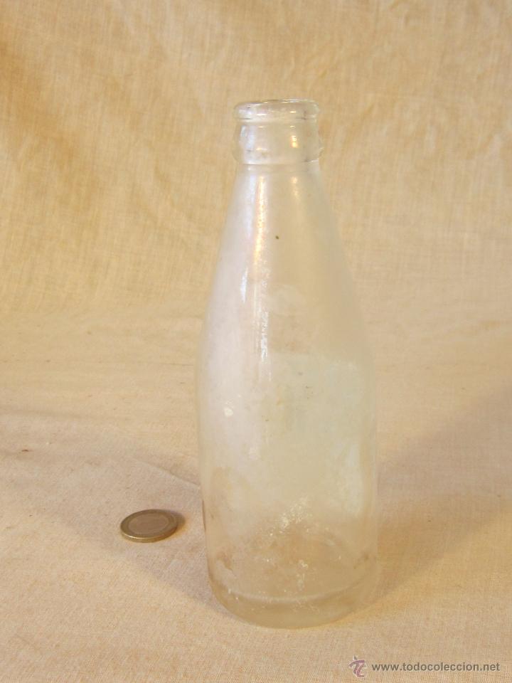Botellas antiguas: BOTELLA DE BATIDO CLESA A&Ntilde;O 69 - Foto 2