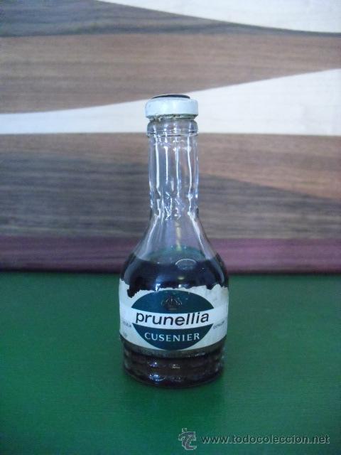 Botellas antiguas: MINI BOTELLA PRUNELLIA CUSENIER - Foto 1