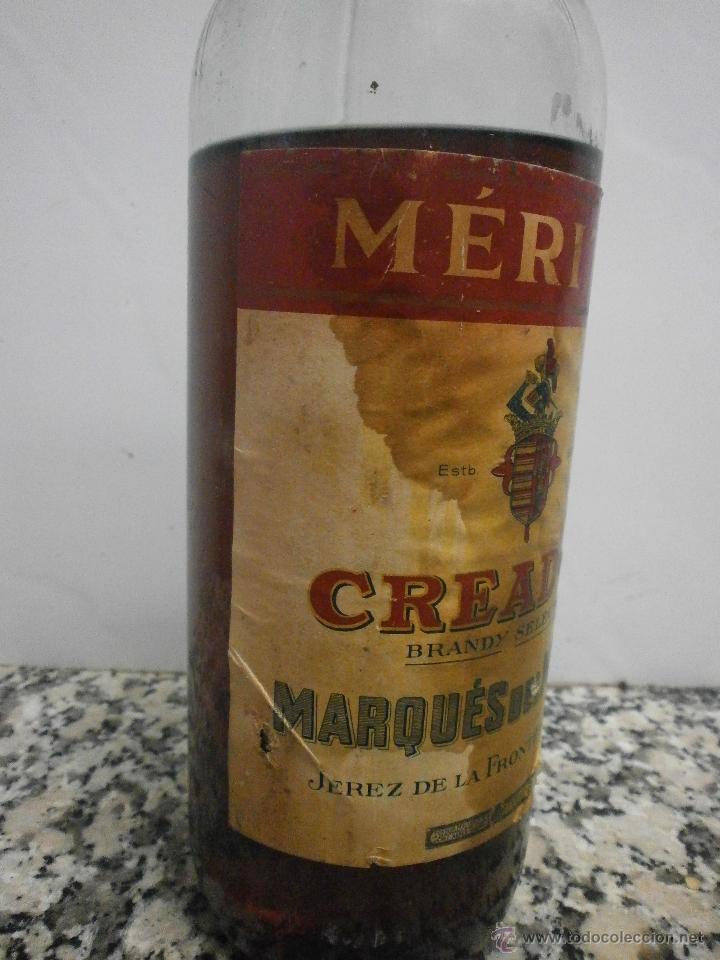 Botellas antiguas: BOTELLA BRANDY CREADOR BODEGAS MARQUE DEL MERITO - Foto 2