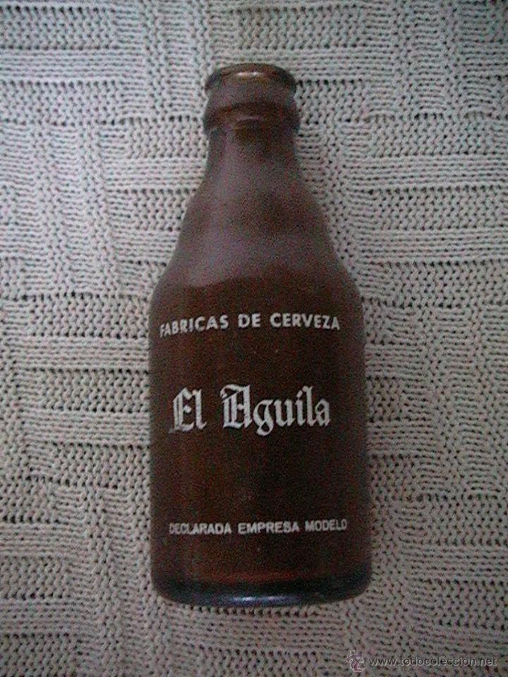 Botellas antiguas: botella botell&iacute;n cerveza El Aguila - Foto 1