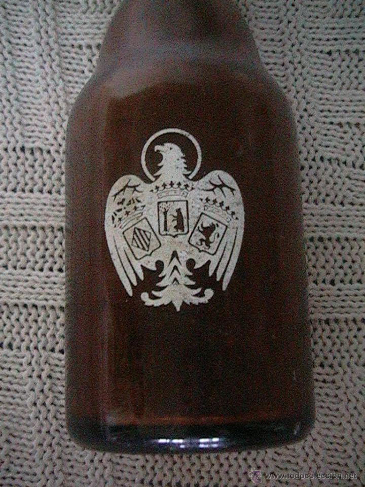 Botellas antiguas: botella botell&iacute;n cerveza El Aguila - Foto 2